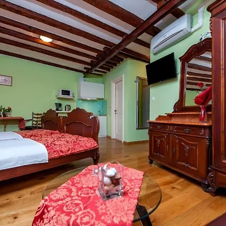 Apartment Antique Oscar Iii *